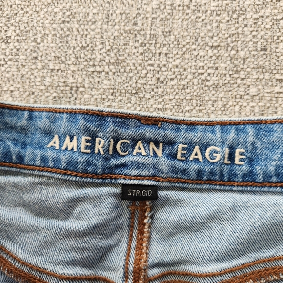 American Eagle Strigid Mom Short Womens Size 10 Cuffed Hem Medium Wash Denim - Picture 2 of 5